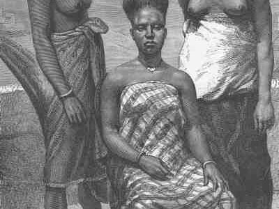 Fante women of Elmina (Edina) with their hairstyle in a wooden engraved drawing (1800-1895).